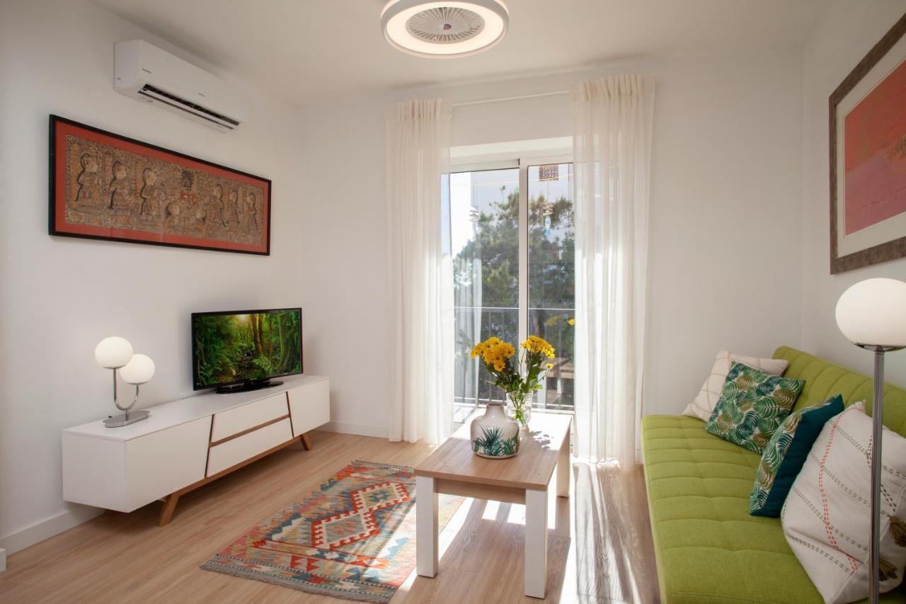 Lovely Beachfront Apartment In Calahonda Sitio de Calahonda Luaran gambar