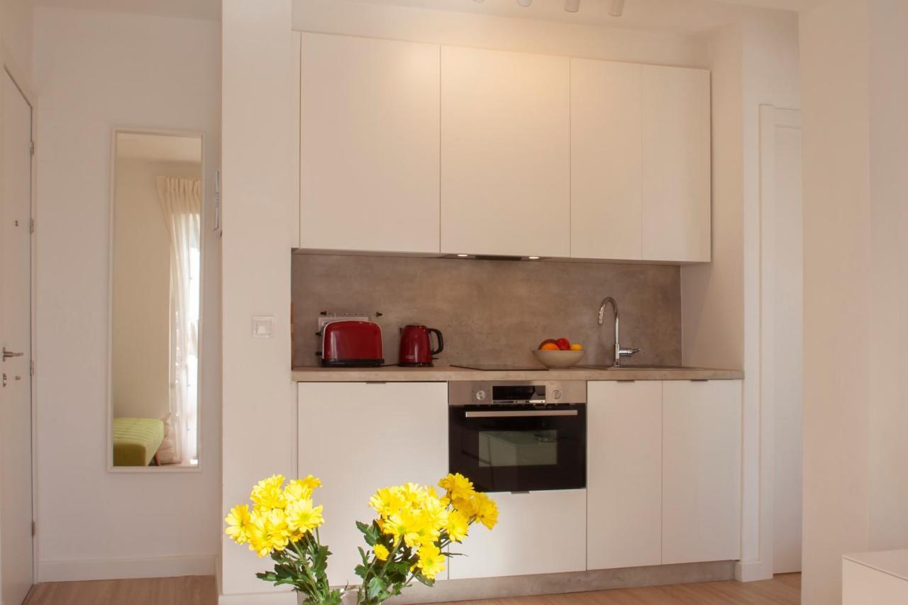 Lovely Beachfront Apartment In Calahonda Sitio de Calahonda Luaran gambar