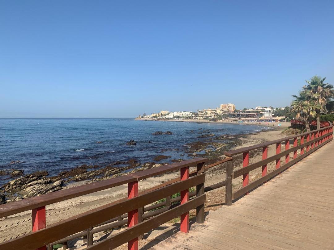 Lovely Beachfront Apartment In Calahonda Sitio de Calahonda Luaran gambar